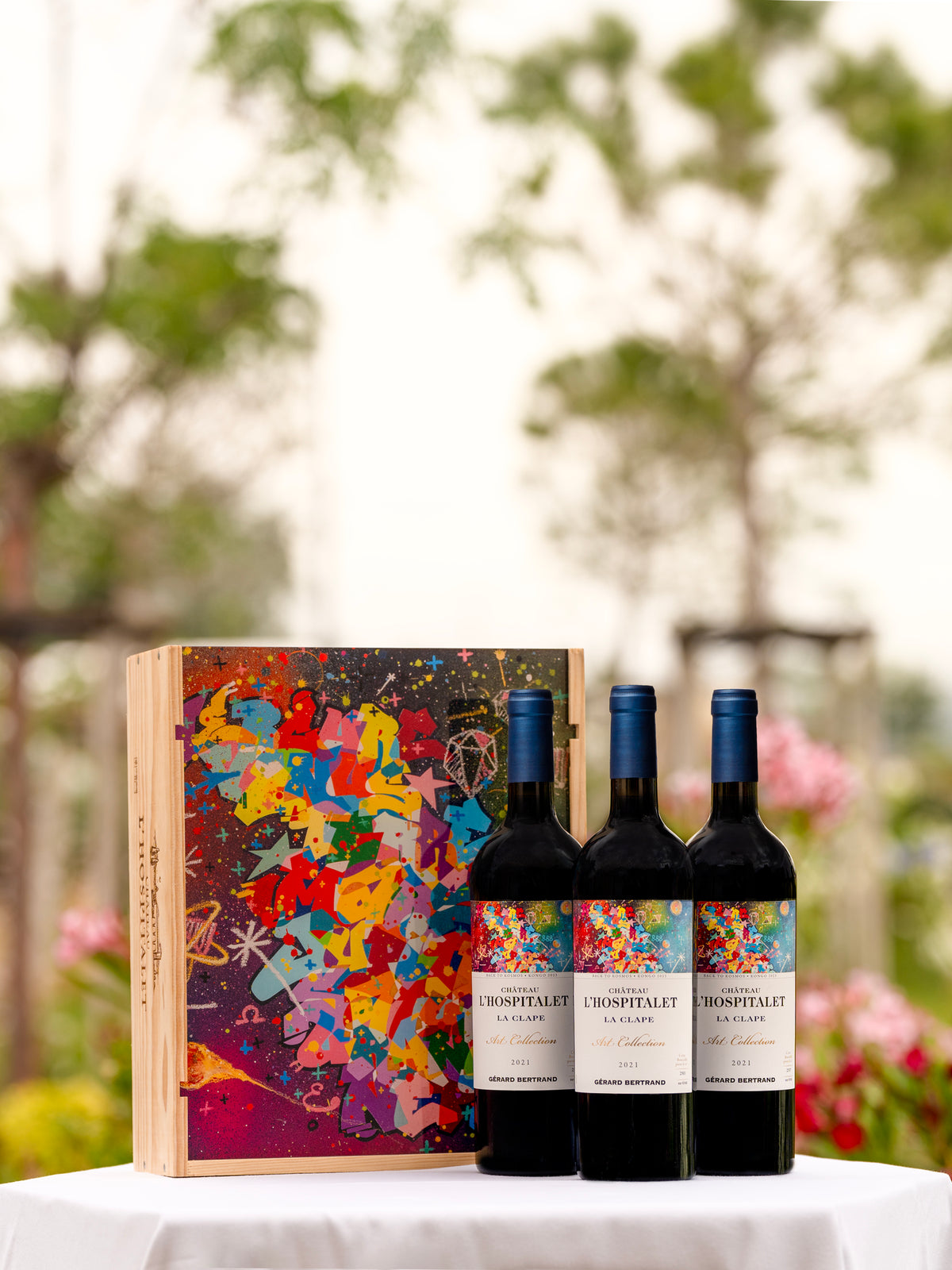 CHÂTEAU L'HOSPITALET ART COLLECTION Geschenkdoos 3x75cl 2021 - « BACK TO COSMOS » CYRIL KONGO - Gérard Bertrand